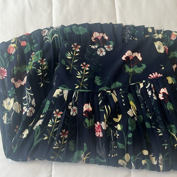 LOFT floral skirt - Picture 6 of 6